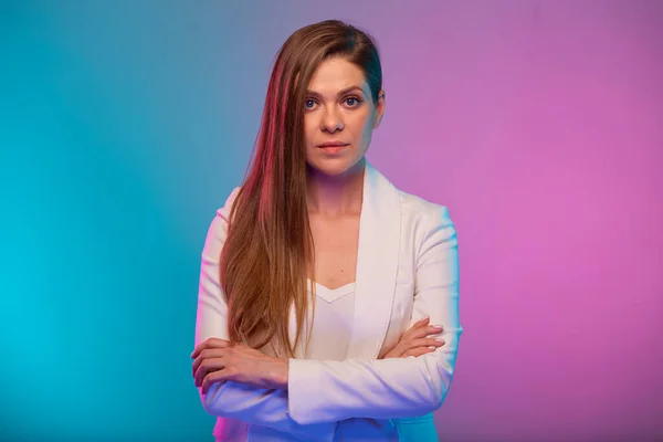 Serious Confident Business Woman Standing Arms Crossed Portrait Neon Lights — Stock Photo, Image