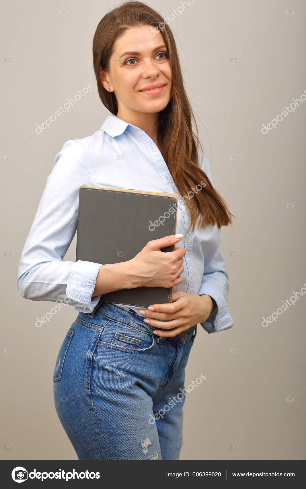Student Kvinde Eller Lærer Skjorte Jeans Bukser Holder Bog Kigger —  Stock-foto © sheftsoff #606399020