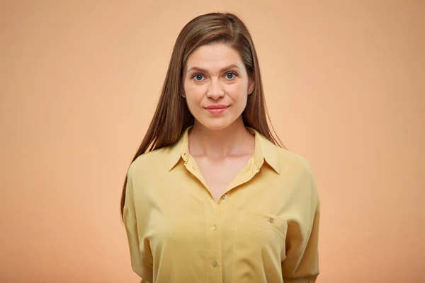 Sorrindo Bem Sucedido Mulher Negócios Isolado Retrato Fundo Amarelo — Fotografia de Stock