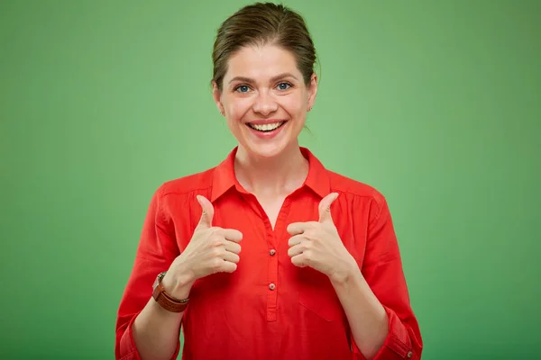 Vrouw Het Rood Toont Duimen Omhoog Geïsoleerd Groen — Stockfoto