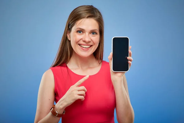 Mladá Šťastná Dáma Červených Šatech Drží Smartphone Kreditní Kartou Izolovaný — Stock fotografie