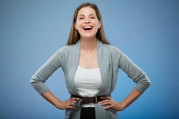 Sorrindo Mulher Feliz Retrato Isolado Casual Com Mãos Cintura — Fotografia de Stock