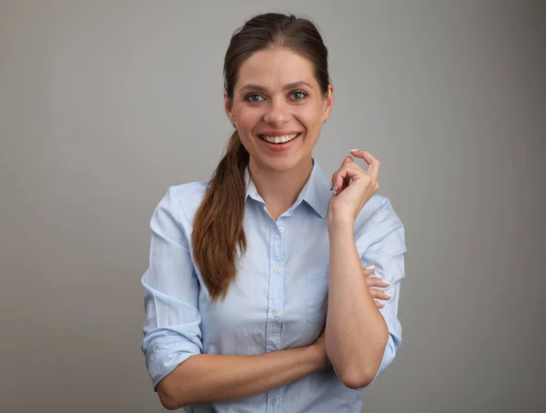 Sorrindo Mulher Negócios Azul Camisa Negócios Isolado Retrato — Fotografia de Stock