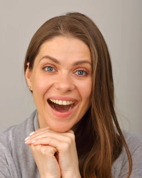 Retrato Rosto Mulher Sorridente Menina Feliz Inclinando Suas Mãos Com — Fotografia de Stock