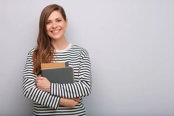 Lachende Student Vrouw Met Boek Geïsoleerd Portret — Stockfoto