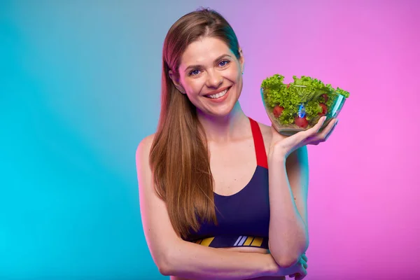 Femme Sportive Souriante Tenue Sport Tenant Une Salade Verte Dans — Photo
