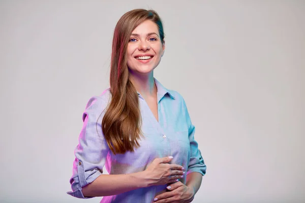 Uśmiechnięta Kobieta Trzymająca Rękę Brzuchu Odizolowany Portret — Zdjęcie stockowe