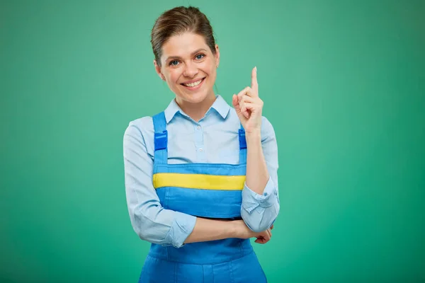 Smiling Woman Overalls Pointing Finger Isolated Green Background — Stock Photo, Image