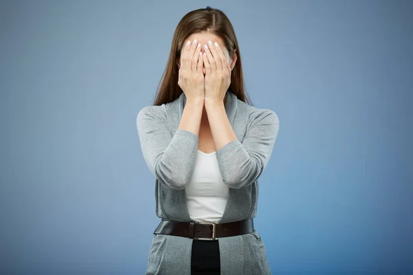 Kvinde Depression Med Hænderne Ansigtet Isoleret Kvindelig Portræt Blå - Stock-foto