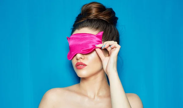 Woman Bare Shoulders Touching Her Sleep Mask Bun Hairstyle Isolated — Stock Photo, Image