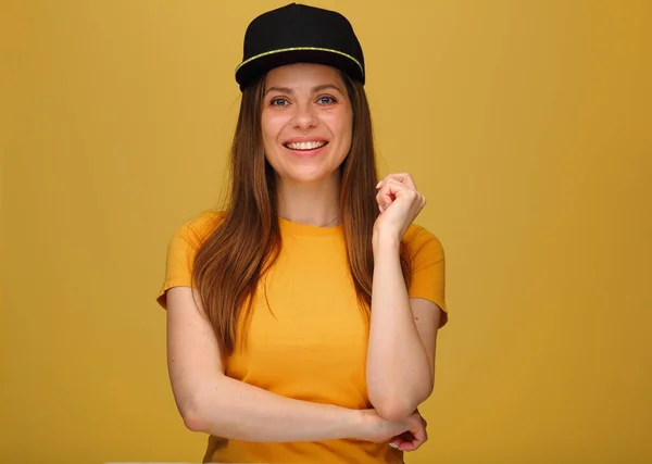 Mujer Feliz Camisa Amarilla Con Gorra Negra Aislada Amarillo —  Fotos de Stock