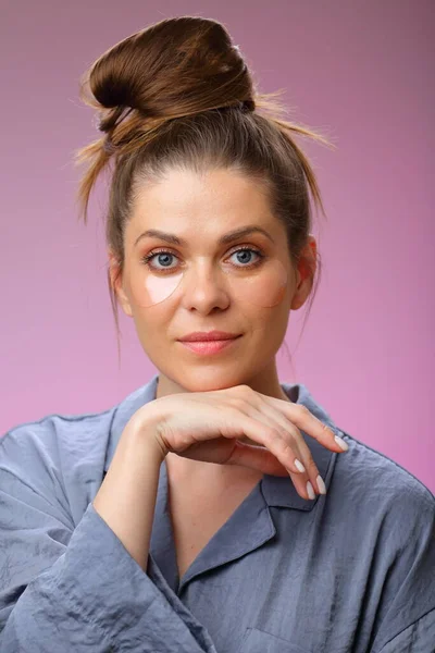 Smiling Woman Pajama Bun Hairstyle Leaning Hand Isolated Pink Female — Stock Photo, Image