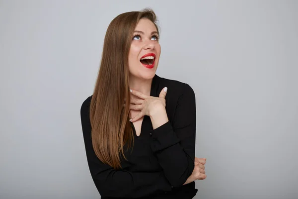 Překvapená Žena Rudými Rty Černé Košili Gestem Ruky Izolovaný Ženský — Stock fotografie