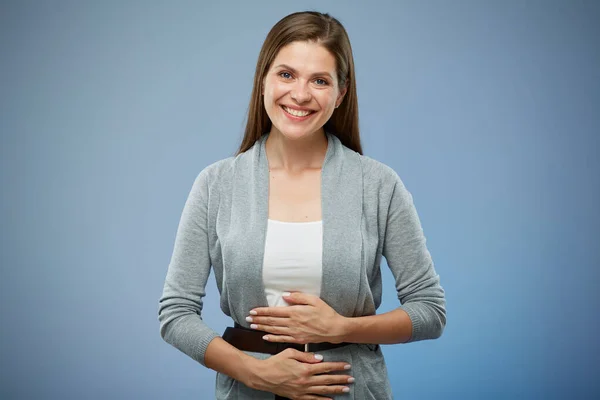 Glimlachende Gelukkige Vrouw Met Handen Maag Geïsoleerd Portret — Stockfoto