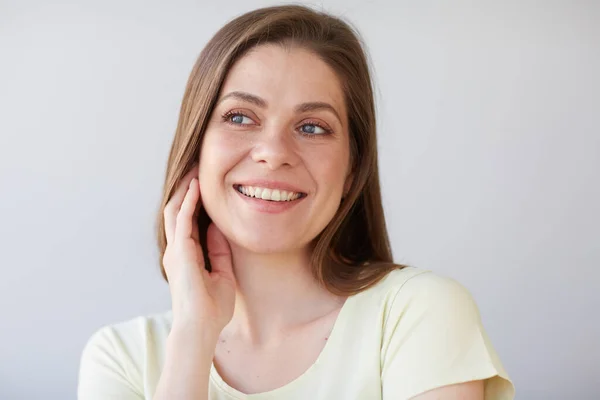 Femme Réfléchie Focalisée Portrait Visage Fille Regardant Ailleurs Côté Tête — Photo