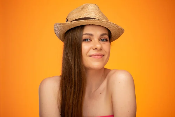 Jonge Vrouw Met Ontbloot Schouders Gezicht Geïsoleerd Portret Oranje Achtergrond — Stockfoto