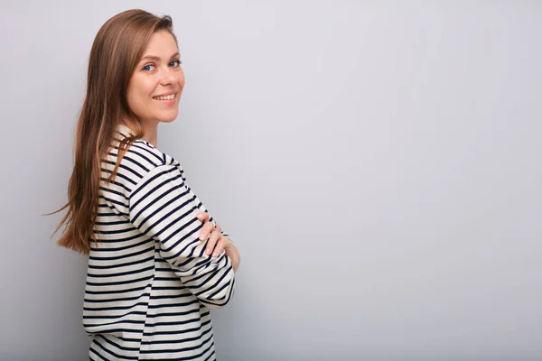 Профиль Улыбающаяся Женщина Полосатой Рубашке Изолированный Портрет — стоковое фото