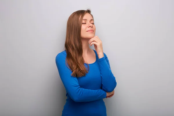 Dromend Denkende Vrouw Met Gesloten Ogen Geïsoleerd Vrouwelijk Portret — Stockfoto