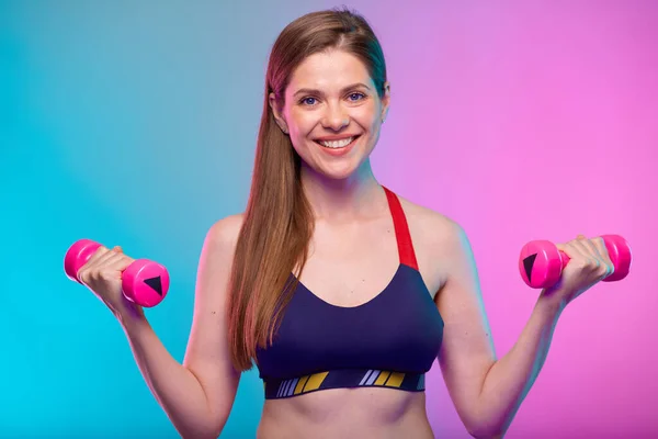 Sportig Kvinna Fitnesskläder Som Tränar Med Hantlar Kvinnlig Fitness Porträtt — Stockfoto