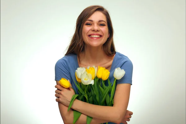 Feliz Sorrindo Mulher Segurando Flores Frente Dela Isolado Feminino Retrato — Fotografia de Stock