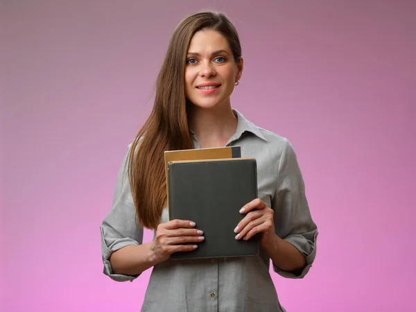 Lachende Vrouw Leraar Student Met Boeken Geïsoleerd Portret Roze — Stockfoto