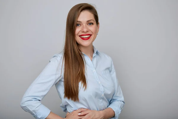 Mujer Negocios Sonriente Pie Con Las Manos Cadera Retrato Aislado —  Fotos de Stock