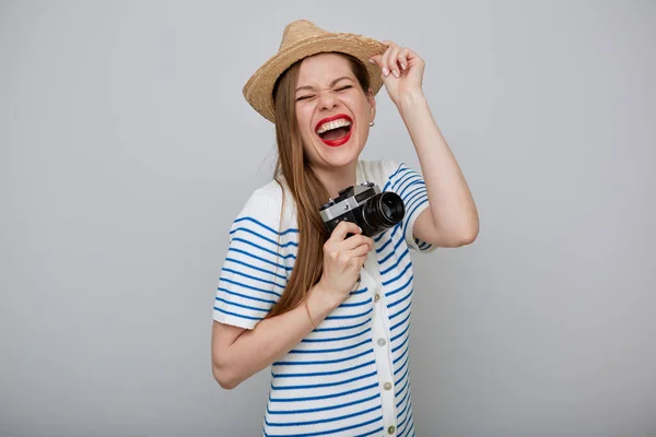 Reisende Lächelnde Frau Isoliert Porträt Mädchen Weißem Kleid Und Sommermütze — Stockfoto