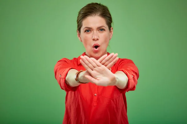 Vrouw Rood Doen Stop Geen Gebaar Met Gekruiste Handen Geïsoleerd — Stockfoto