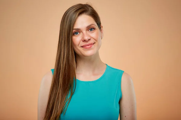 Retrato Femenino Joven Con Pelo Largo Vestido Verde Azul Aislado — Foto de Stock