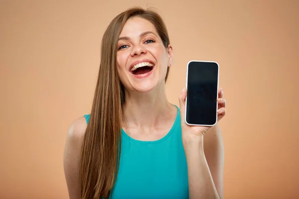 Retrato Feminino Jovem Senhora Vestido Azul Verde Mostrando Exibição Smartphone — Fotografia de Stock