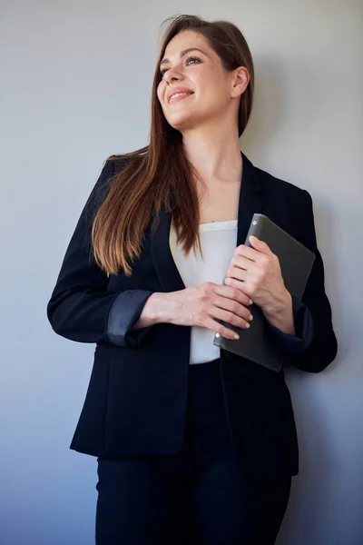 Profesora Sonriente Traje Negocios Negro Camisa Blanca Mirando Hacia Otro — Foto de Stock