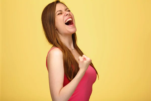 Woman Pink Shirt Demonstrated Her Power Bent Arm Standing Yellow — Stock Photo, Image