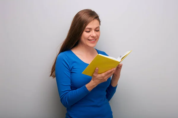 Student Woman Reading Book Isolated Portrait Gray Wall — Stock Photo, Image