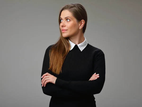 Femme Souriante Costume Affaires Noir Détournant Les Yeux Portrait Isolé — Photo