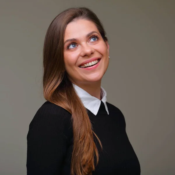 Mujer Feliz Sonriente Traje Negocios Negro Mirando Hacia Arriba Retrato — Foto de Stock