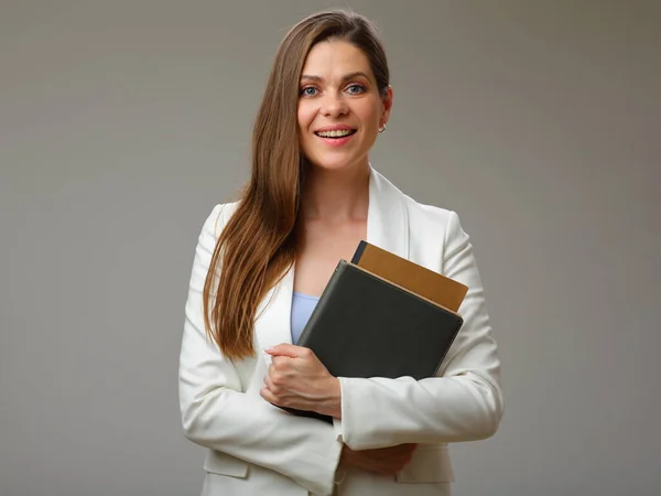 Geïsoleerd Portret Van Lachende Lerares Vrouw Wit Zakenpak Met Boek — Stockfoto