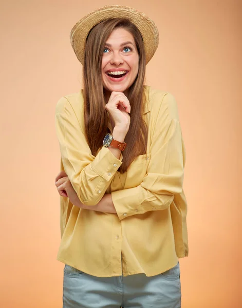 Mutlu Duygusal Kadın Sarı Arka Planda Izole Edilmiş Portreye Bakıyor — Stok fotoğraf
