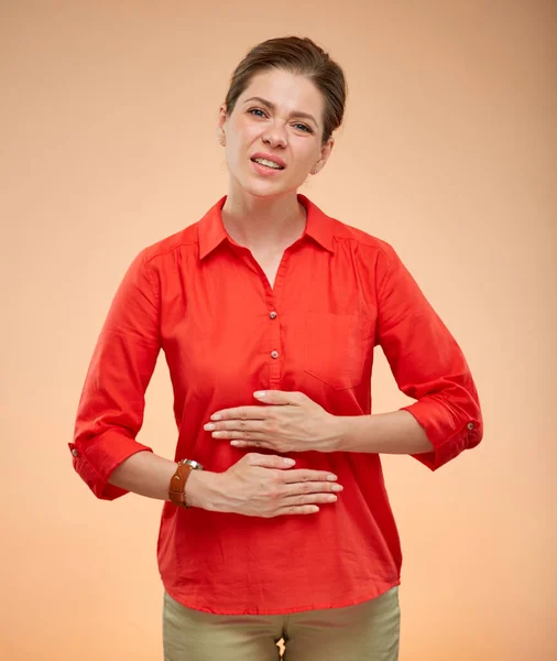 Isolerat Porträtt Kvinna Med Händerna Buken Menstruationssmärta — Stockfoto