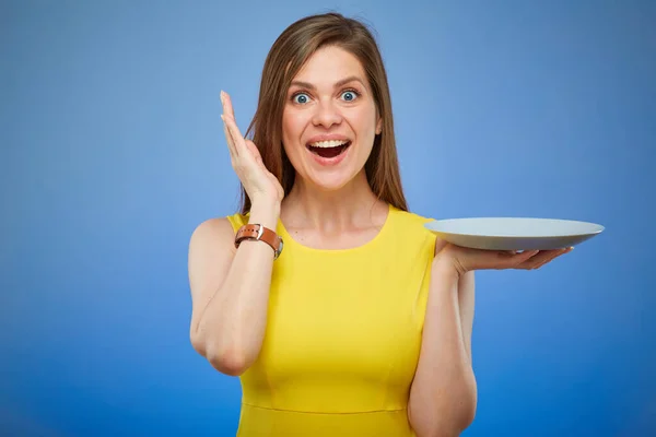 Woman Happy Surprising Holding Empty Plate Isolated Female Portrait Blue — Stock Photo, Image
