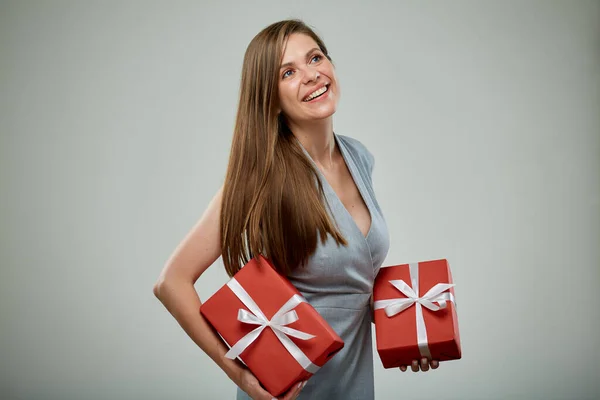 Gelukkig Zakenvrouw Jurk Met Twee Rode Geschenken Geïsoleerd Grijs Meisje — Stockfoto