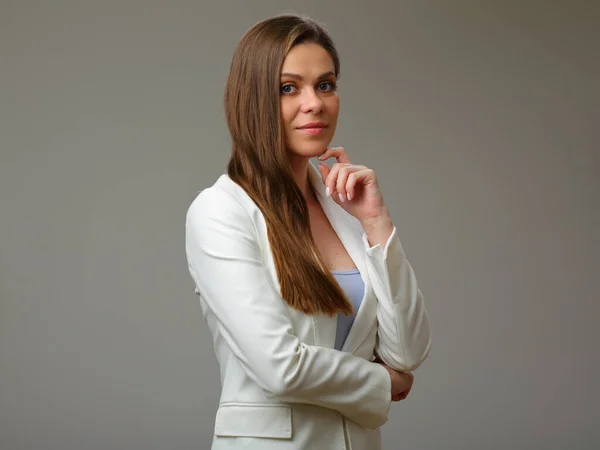 Jovem Mulher Negócios Bem Sucedida Estúdio Terno Branco Isolado Retrato — Fotografia de Stock