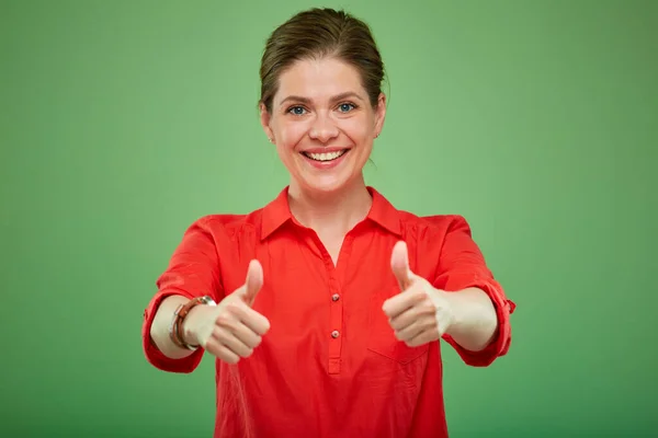 Frau Rot Zeigt Daumen Hoch Vereinzelt Auf Grün — Stockfoto