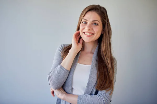 Bella Donna Con Pelle Naturale Capelli Lunghi Toccare Mento Ritratto — Foto Stock