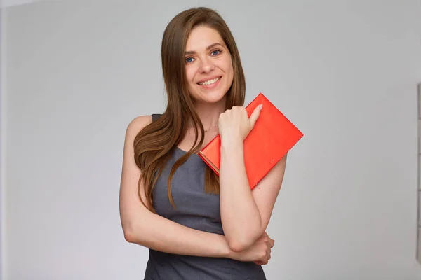 Mulher Professora Estudante Vestindo Vestido Negócios Cinza Segurando Livro Vermelho — Fotografia de Stock