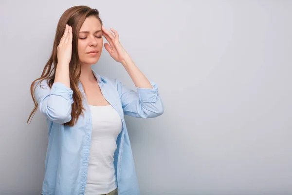 Hoofdpijn Vrouw Pijn Stress Geïsoleerd Vrouwelijk Portret Vrouw Raakt Haar — Stockfoto