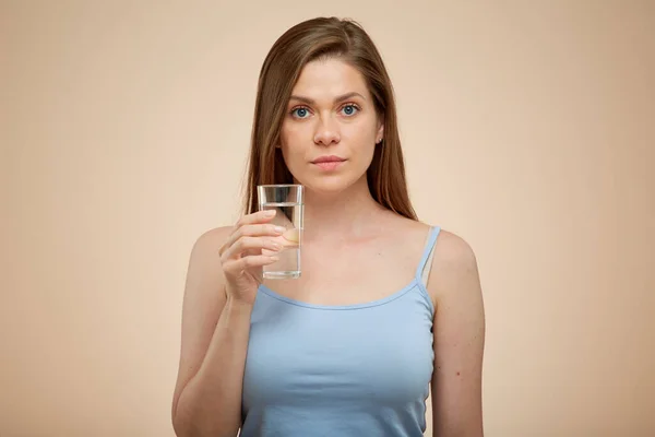 Mujer Con Vidrio Agua Retrato Femenino Aislado — Foto de Stock
