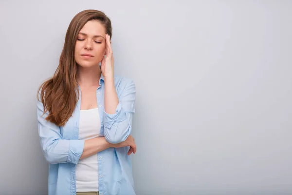 Hoofdpijn Vrouw Migraine Pijn Stress Geïsoleerd Vrouwelijk Portret — Stockfoto