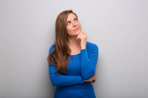 Dromend Denkende Gelukkige Vrouw Die Opkijkt Geïsoleerd Vrouwelijk Portret — Stockfoto