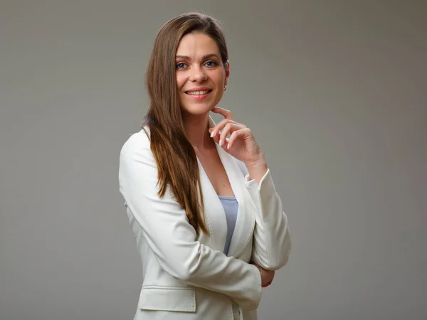 Jeune Femme Affaires Réussie Costume Blanc Studio Portrait Isolé — Photo