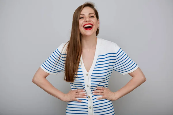 Gülümseyen Kadın Izole Edilmiş Portre Mavi Çizgili Beyaz Elbiseli Kız — Stok fotoğraf